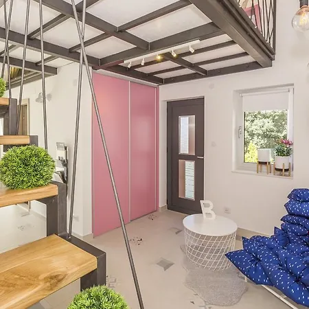 Shiny Apartman