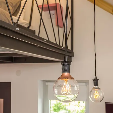 Shiny Apartment Split